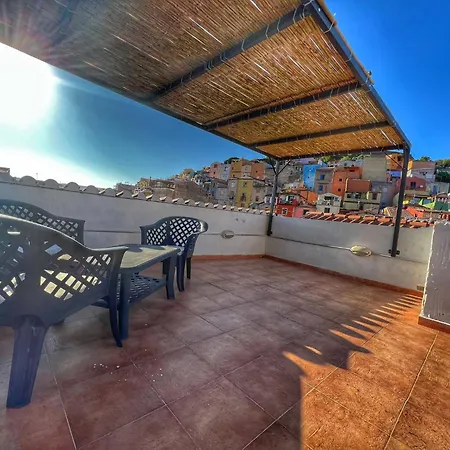 House With Dream Panoramic Terrace In The Heart Of Bosa, 80 Sqm With Bbq And Breathtaking View Боса